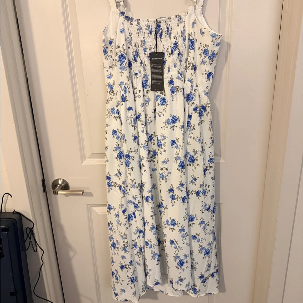 Floral Blue and White Milkmaid Dress - Picture 3 of 6